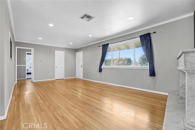 7836 Hanna Avenue, Canoga Park CA: https://media.crmls.org/medias/e6f25a98-448d-4d3e-8b5d-9a87da41e13c.jpg
