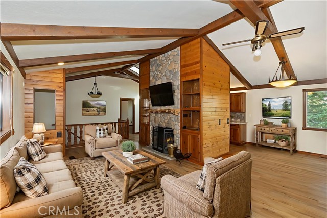 Detail Gallery Image 5 of 36 For 501 Wellsley Dr, Lake Arrowhead,  CA 92352 - 3 Beds | 2 Baths