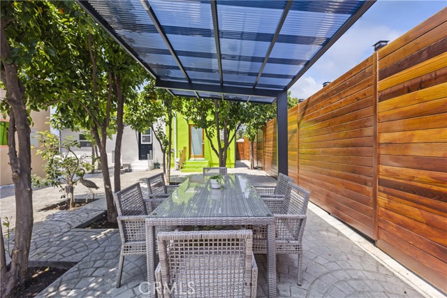 5606 White Oaks Avenue, Encino CA: https://media.crmls.org/medias/e6f29620-8fbb-40c1-a426-56e7d030bc71.jpg