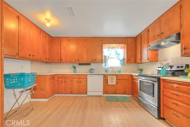 1766 W Catalpa Avenue, Anaheim CA: https://media.crmls.org/medias/e6f29f25-f98b-47df-9680-f34158eabc88.jpg