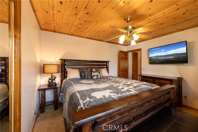 42690 Edgehill Place, Big Bear Lake CA: https://media.crmls.org/medias/e6f3cdb2-fbf8-421a-832f-b6cb9d244207.jpg