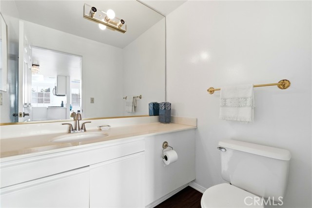 Detail Gallery Image 23 of 34 For 871 S Lucerne #2,  Los Angeles,  CA 90005 - 2 Beds | 2 Baths