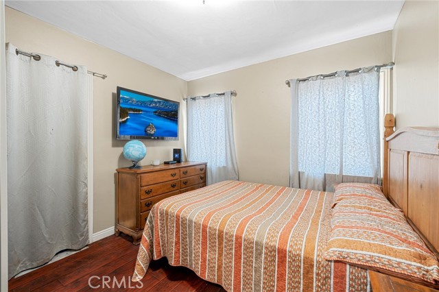 8054 Rhodes Avenue, North Hollywood CA: https://media.crmls.org/medias/e6f43511-2507-4a01-a912-6bbd58279ae3.jpg