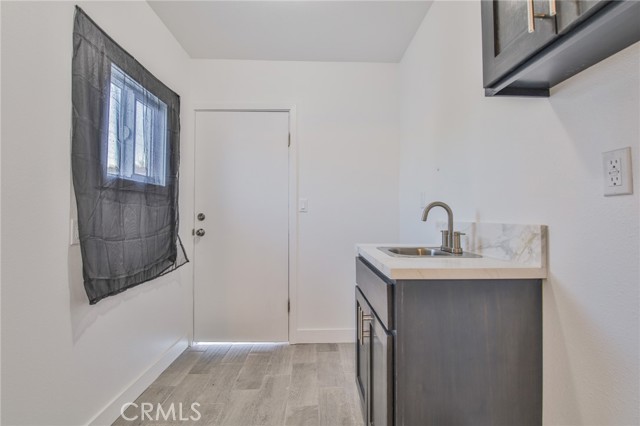 9218 Hooper Avenue, Los Angeles CA: https://media.crmls.org/medias/e6f49e49-fc61-48fe-a78b-cbd9b90efe65.jpg