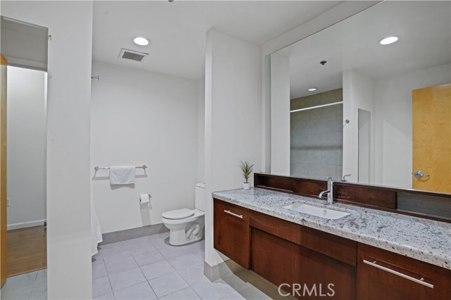 1111 S Grand Avenue, Los Angeles CA: https://media.crmls.org/medias/e6f49fce-840a-422d-a7bc-e258c58e34cb.jpg