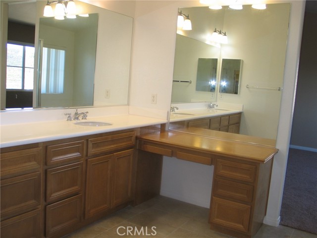 27720 Elderberry Street, Murrieta CA: https://media.crmls.org/medias/e6f556a7-c189-40c2-97b3-64c6cd564fff.jpg