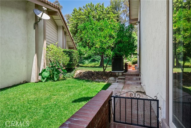 Detail Gallery Image 37 of 40 For 652 via Zapata, Riverside,  CA 92507 - 3 Beds | 2/1 Baths