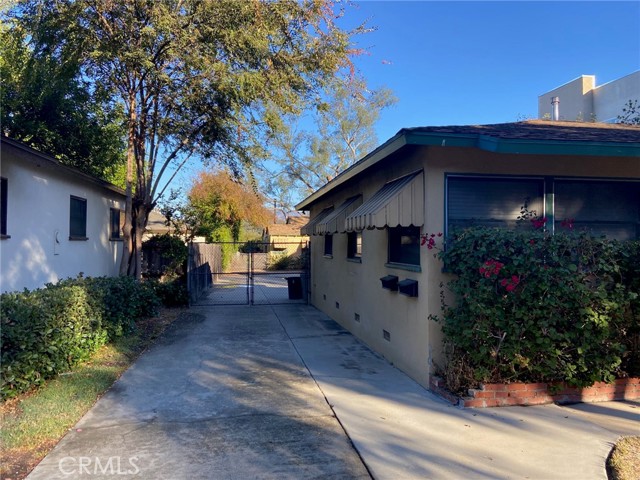 Detail Gallery Image 2 of 8 For 222 Monterey Rd, South Pasadena,  CA 91030 - – Beds | – Baths