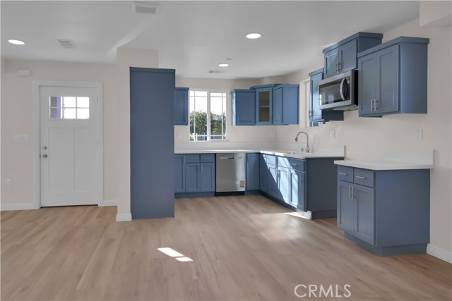 Detail Gallery Image 15 of 16 For 817 W G St, Wilmington,  CA 90744 - 4 Beds | 4 Baths