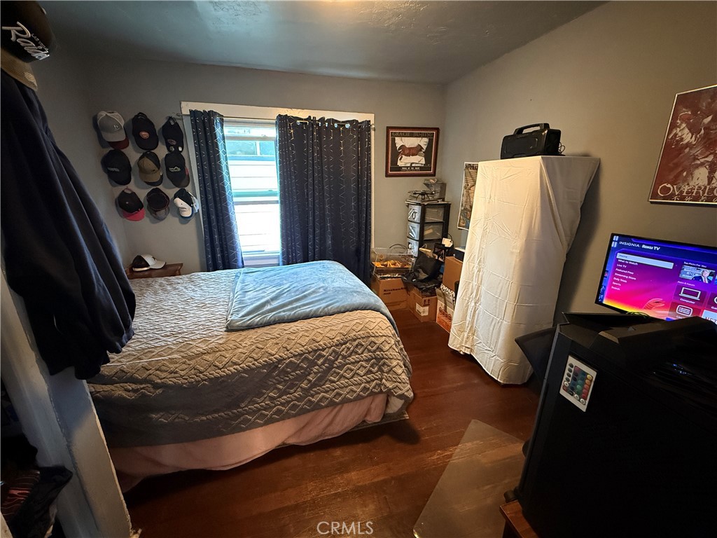 https://media.crmls.org/medias/e6f6aab5-5756-4f72-826f-e044075f61db.jpg?preset=X-Large