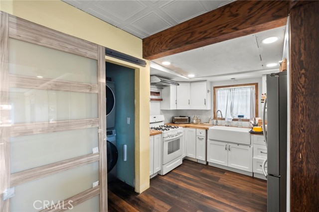 120 E 27th Street, National City CA: https://media.crmls.org/medias/e6f78f5b-6546-4ae9-bb8f-66f59672d908.jpg