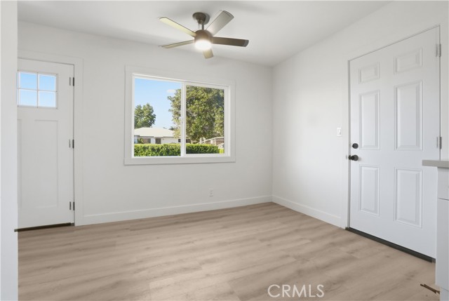 577 Herrington N Avenue, San Bernardino CA: https://media.crmls.org/medias/e6f7ff3c-bb2a-4b73-84e1-45998e512769.jpg