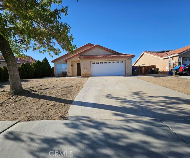 10966 Willow Lane, Adelanto CA: https://media.crmls.org/medias/e6f81333-a53b-4446-a819-ee86f7737003.jpg