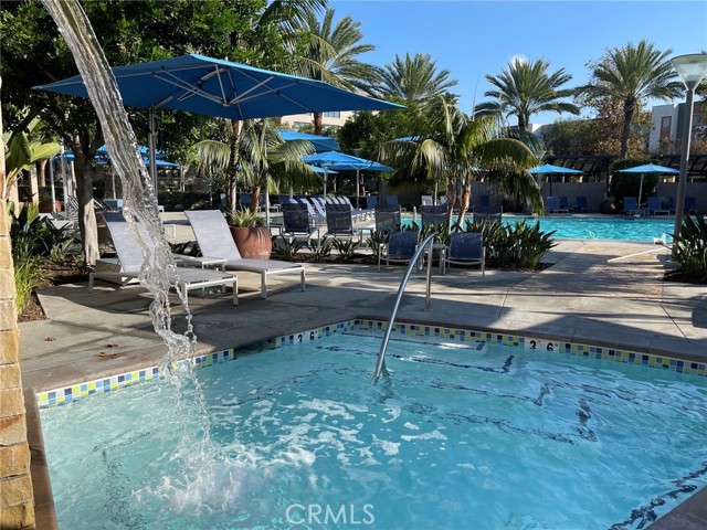 31 Soho, Irvine CA: https://media.crmls.org/medias/e6f822da-ae68-460c-bfce-e2af434058ea.jpg