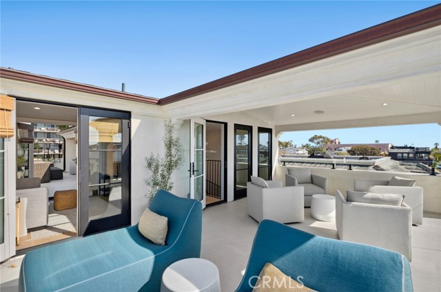 318 Coronado Street, Newport Beach CA: https://media.crmls.org/medias/e6f847fb-1734-4fd0-9c68-9d6cc35e0741.jpg