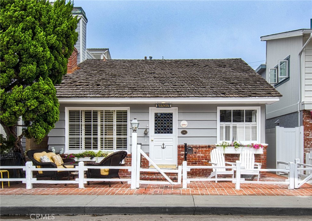209 Agate Avenue