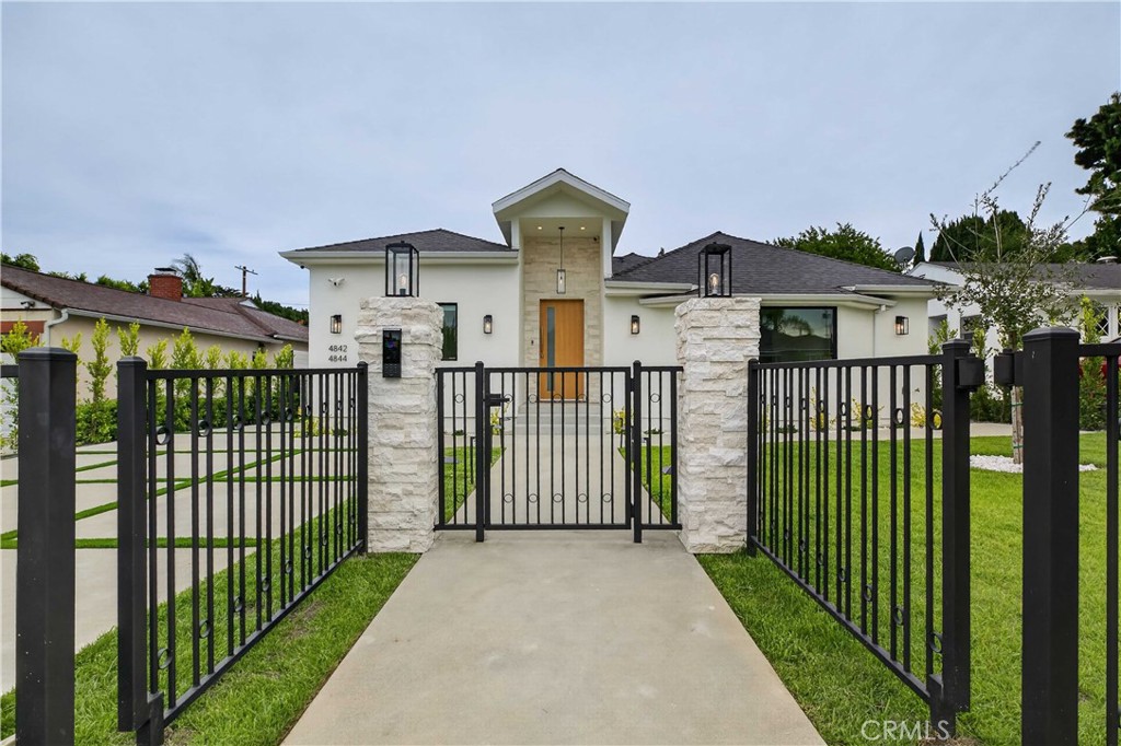 4844 Biloxi Avenue — Traditional