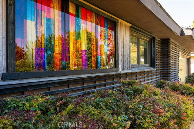 1006 W Pioneer Drive, Anaheim CA: https://media.crmls.org/medias/e6f94bf9-afc9-42c3-8f39-44221cfd235b.jpg