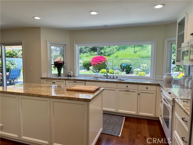 Detail Gallery Image 8 of 15 For 25151 Danapepper, Dana Point,  CA 92629 - 3 Beds | 3 Baths