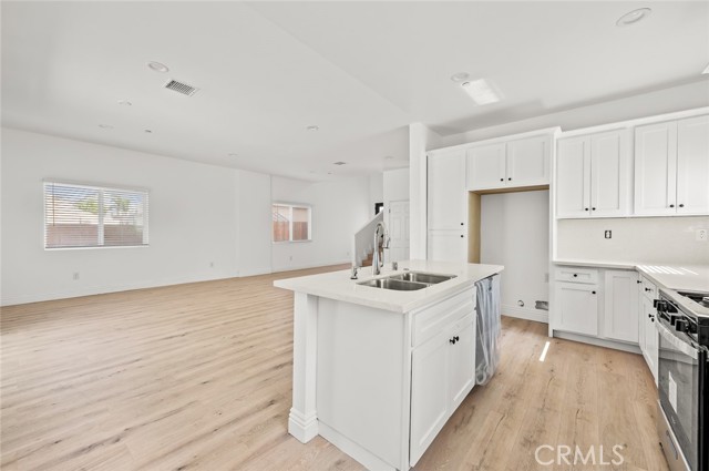 941 E 97th Street, Los Angeles CA: https://media.crmls.org/medias/e6fab666-d9ca-46f5-bcc2-4376a587cdc4.jpg