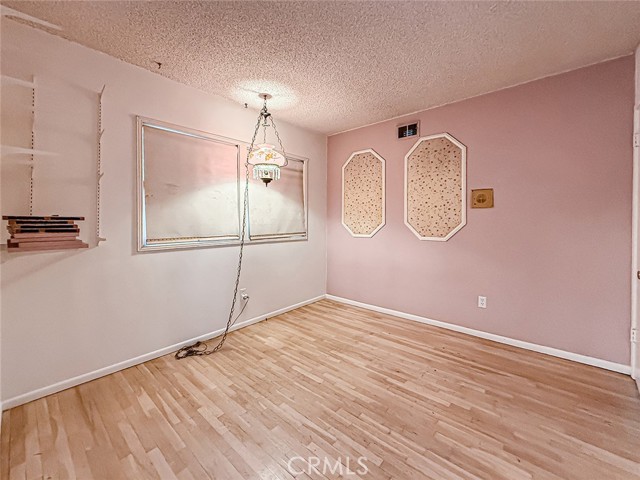 Detail Gallery Image 39 of 55 For 15550 Otsego St, Encino,  CA 91436 - 3 Beds | 2 Baths