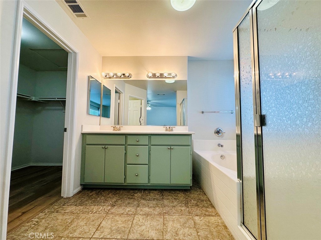 https://media.crmls.org/medias/e6faecd7-e984-45fc-b584-d275fef679d9.jpg?preset=X-Large