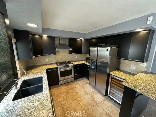 Detail Gallery Image 2 of 45 For 18598 Creek Ln, Huntington Beach,  CA 92648 - 3 Beds | 2/1 Baths