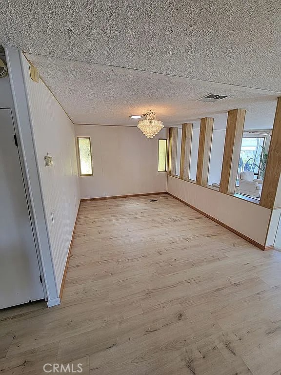 18 Tahquitz Court, Camarillo CA: https://media.crmls.org/medias/e6fb69e1-e7ac-49dd-a674-dba38aefc118.jpg