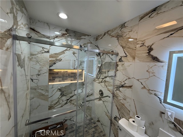 Detail Gallery Image 11 of 51 For 2520 Ohio Ave, South Gate,  CA 90280 - 6 Beds | 4 Baths