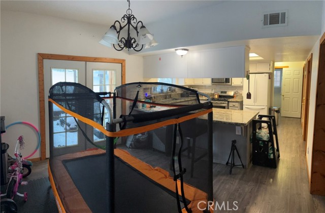 Detail Gallery Image 7 of 29 For 5412 Heath Creek, Wrightwood,  CA 92397 - 3 Beds | 2/1 Baths