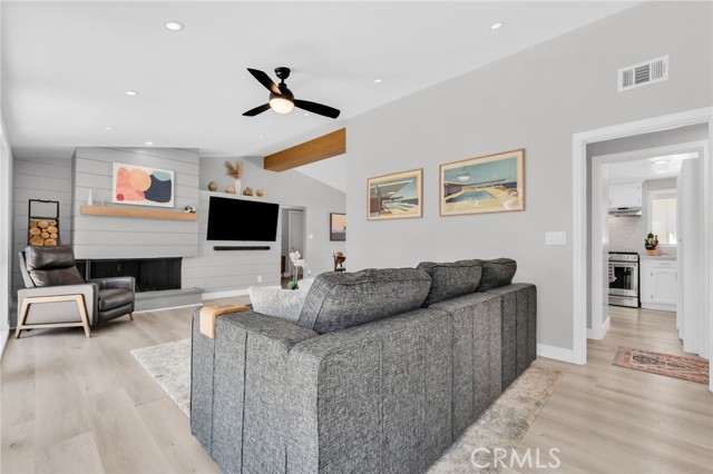 1801 W Chandeleur Drive, San Pedro CA: https://media.crmls.org/medias/e6fc734a-4094-4dc6-9590-1cde7dd1aed2.jpg