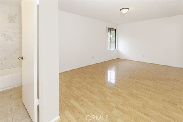 Detail Gallery Image 13 of 27 For 914 E Elk Ave #4,  Glendale,  CA 91205 - 20 Beds | 20 Baths