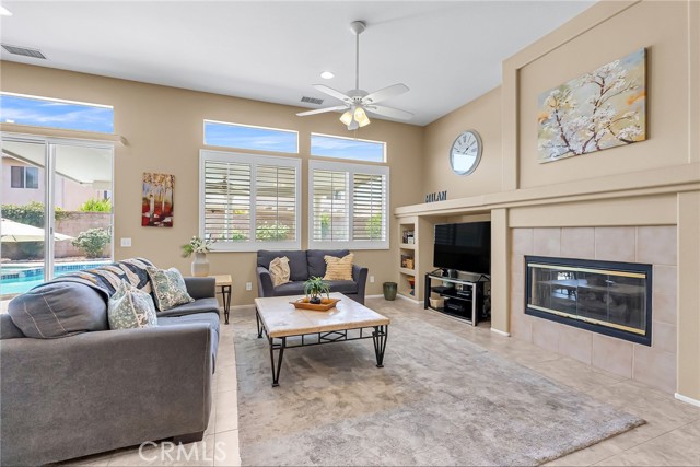 11567 Waterwell Court, Riverside CA: https://media.crmls.org/medias/e6fd9ff4-838e-42c6-87a2-a3947e5a92b0.jpg