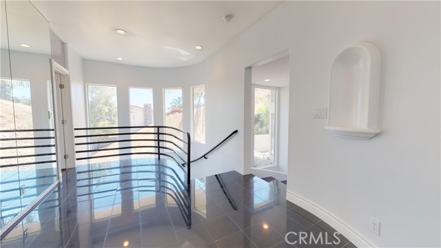 22500 N Summit Ridge Circle, Chatsworth CA: https://media.crmls.org/medias/e6fda903-14fd-402b-8ef4-6a006fa820db.jpg