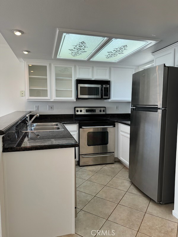 Detail Gallery Image 4 of 12 For 3440 Hathaway Ave #323,  Long Beach,  CA 90815 - 1 Beds | 1 Baths