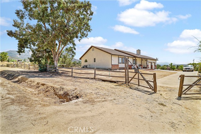 Detail Gallery Image 2 of 26 For 40300 Brook Trails Way, Aguanga,  CA 92536 - 3 Beds | 2 Baths