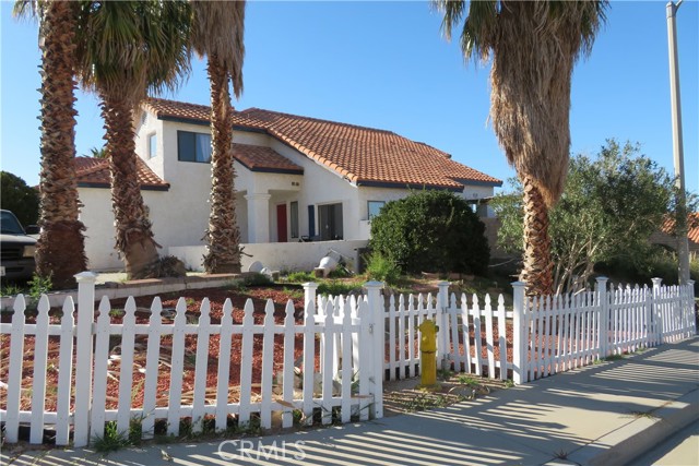 Detail Gallery Image 13 of 16 For 435 Questa Ct, Palmdale,  CA 93551 - 5 Beds | 3 Baths