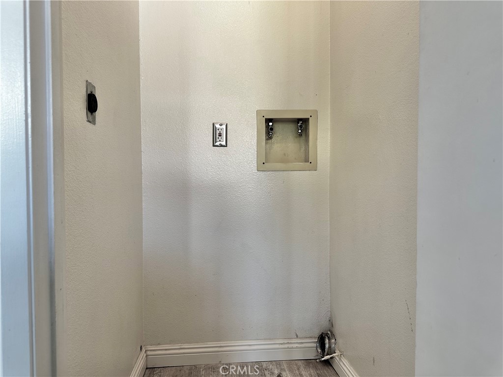 https://media.crmls.org/medias/e6ffec63-0da3-4087-b730-2b5800ed18f5.jpg?preset=X-Large