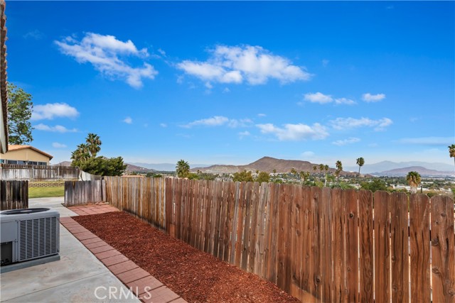 Detail Gallery Image 34 of 39 For 4296 Estrada Dr, Jurupa Valley,  CA 92509 - 3 Beds | 2 Baths