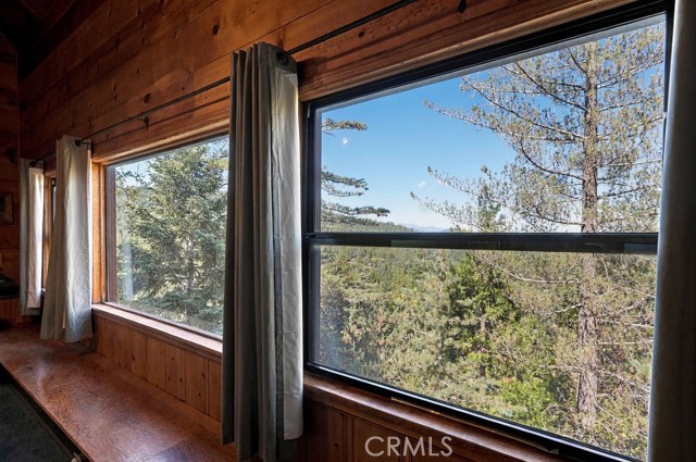 25086 Valle, Crestline, CA 92325