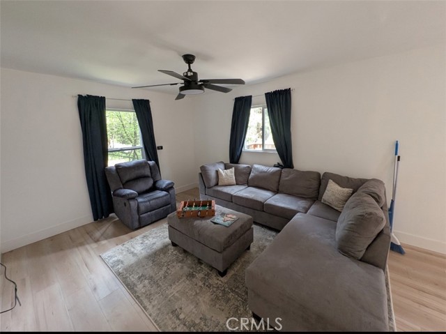 Detail Gallery Image 15 of 17 For 23699 Scenic Dr, Crestline,  CA 92325 - 3 Beds | 2 Baths