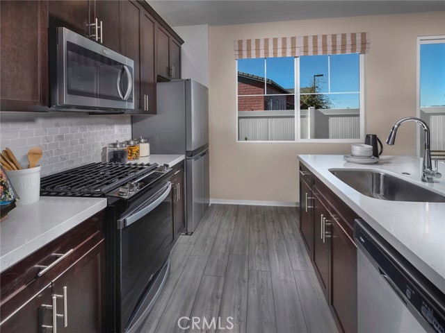Detail Gallery Image 4 of 18 For 2161 Bergamot St, Redlands,  CA 92374 - 3 Beds | 2/1 Baths