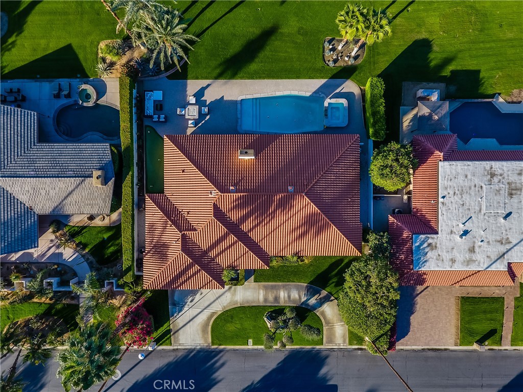https://media.crmls.org/medias/e702f158-ec79-41de-99ba-c5e5631ec159.jpg?preset=X-Large