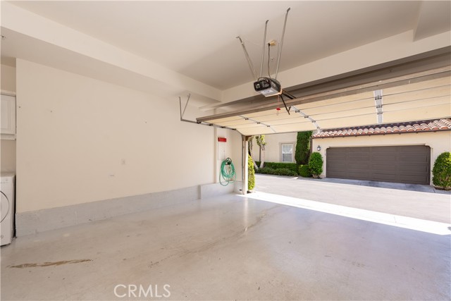 23 Bower Tree, Irvine CA: https://media.crmls.org/medias/e703ff83-ab6f-4df2-8677-1626c45c5b3f.jpg