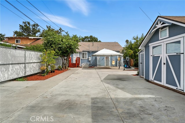 1010 69th Street, Los Angeles CA: https://media.crmls.org/medias/e70544dc-57f6-49fe-9fd3-601de2605698.jpg