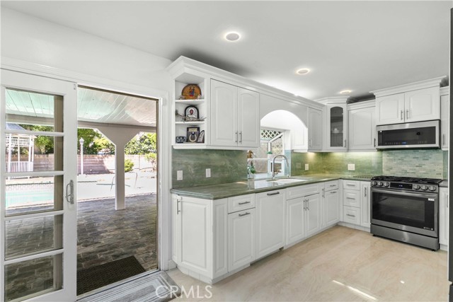 Detail Gallery Image 27 of 72 For 9915 Nevada Ave, Chatsworth,  CA 91311 - 5 Beds | 4 Baths
