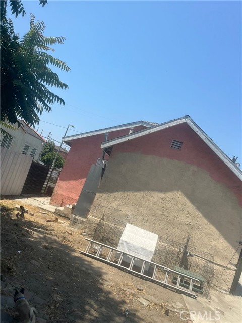 1824 E 109th Street, Los Angeles CA: https://media.crmls.org/medias/e705e8c0-d785-4ce1-9357-8b223b798756.jpg