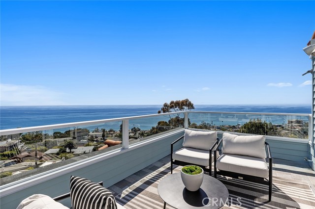 Detail Gallery Image 14 of 48 For 2163 Crestview Dr, Laguna Beach,  CA 92651 - 3 Beds | 2/1 Baths