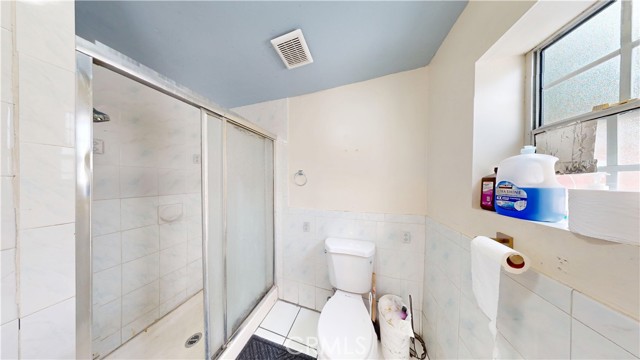1155 E 58th Drive, Los Angeles CA: https://media.crmls.org/medias/e70726ad-23b8-4e8e-8d15-da49e54566b3.jpg