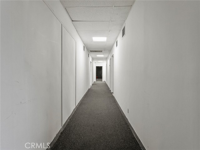 10746 Magnolia Boulevard photo 6